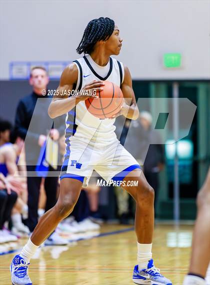 Thumbnail 2 in Shorewood vs. Federal Way (WIAA 3A Opening Round) photogallery.