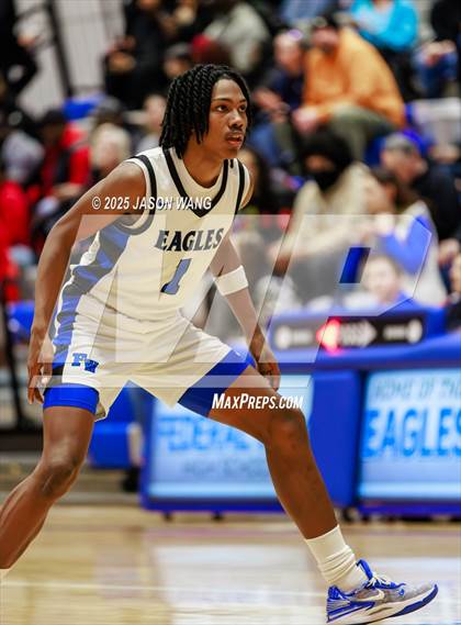 Thumbnail 2 in Shorewood vs. Federal Way (WIAA 3A Opening Round) photogallery.