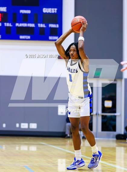 Thumbnail 1 in Shorewood vs. Federal Way (WIAA 3A Opening Round) photogallery.