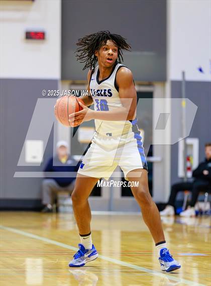 Thumbnail 3 in Shorewood vs. Federal Way (WIAA 3A Opening Round) photogallery.