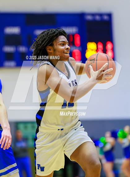 Thumbnail 2 in Shorewood vs. Federal Way (WIAA 3A Opening Round) photogallery.