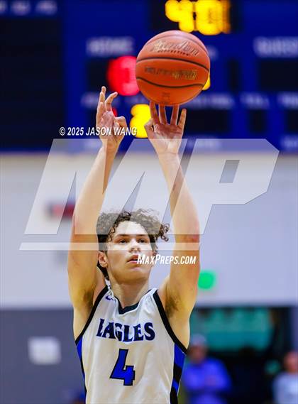 Thumbnail 3 in Shorewood vs. Federal Way (WIAA 3A Opening Round) photogallery.