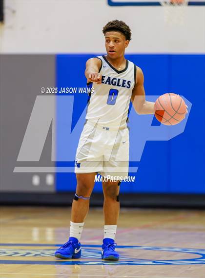 Thumbnail 1 in Shorewood vs. Federal Way (WIAA 3A Opening Round) photogallery.