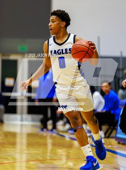 Thumbnail 2 in Shorewood vs. Federal Way (WIAA 3A Opening Round) photogallery.