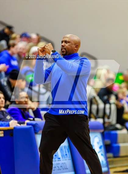 Thumbnail 2 in Shorewood vs. Federal Way (WIAA 3A Opening Round) photogallery.