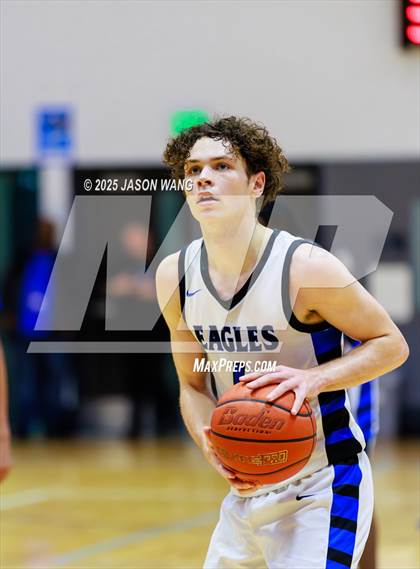 Thumbnail 1 in Shorewood vs. Federal Way (WIAA 3A Opening Round) photogallery.