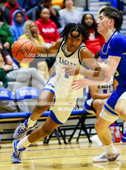 Thumbnail 3 in Shorewood vs. Federal Way (WIAA 3A Opening Round) photogallery.