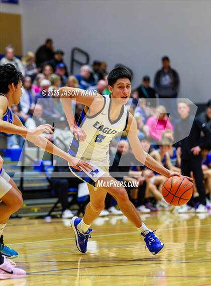 Thumbnail 3 in Shorewood vs. Federal Way (WIAA 3A Opening Round) photogallery.