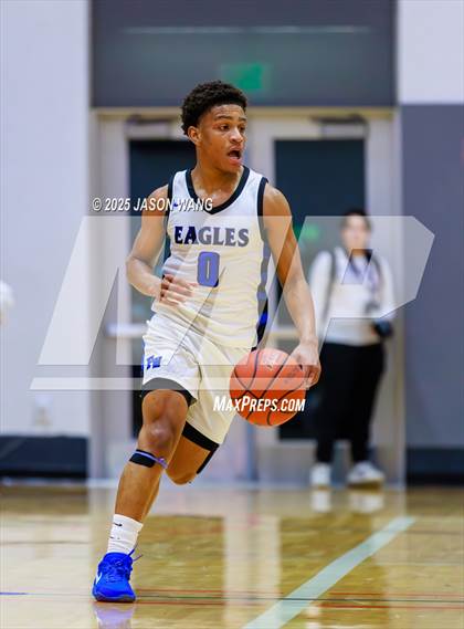 Thumbnail 2 in Shorewood vs. Federal Way (WIAA 3A Opening Round) photogallery.