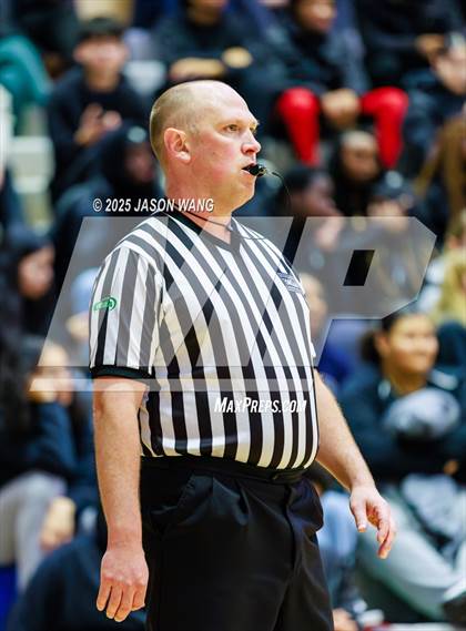 Thumbnail 3 in Shorewood vs. Federal Way (WIAA 3A Opening Round) photogallery.