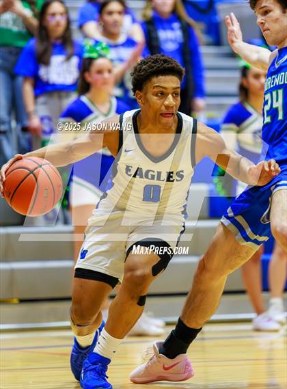 Thumbnail 2 in Shorewood vs. Federal Way (WIAA 3A Opening Round) photogallery.