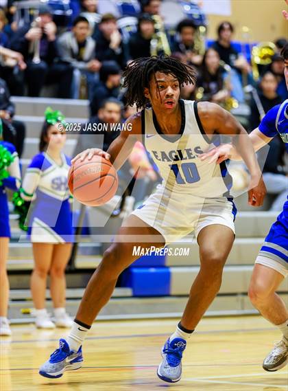 Thumbnail 2 in Shorewood vs. Federal Way (WIAA 3A Opening Round) photogallery.