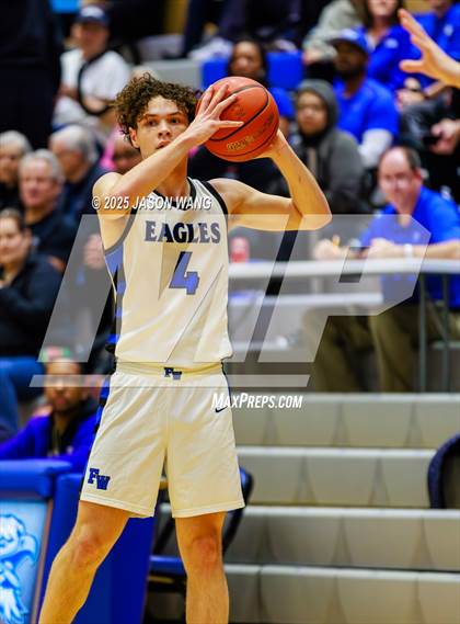 Thumbnail 1 in Shorewood vs. Federal Way (WIAA 3A Opening Round) photogallery.