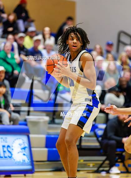 Thumbnail 1 in Shorewood vs. Federal Way (WIAA 3A Opening Round) photogallery.