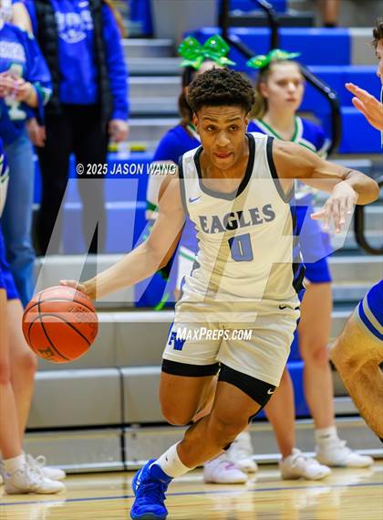 Thumbnail 3 in Shorewood vs. Federal Way (WIAA 3A Opening Round) photogallery.