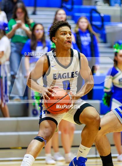 Thumbnail 1 in Shorewood vs. Federal Way (WIAA 3A Opening Round) photogallery.