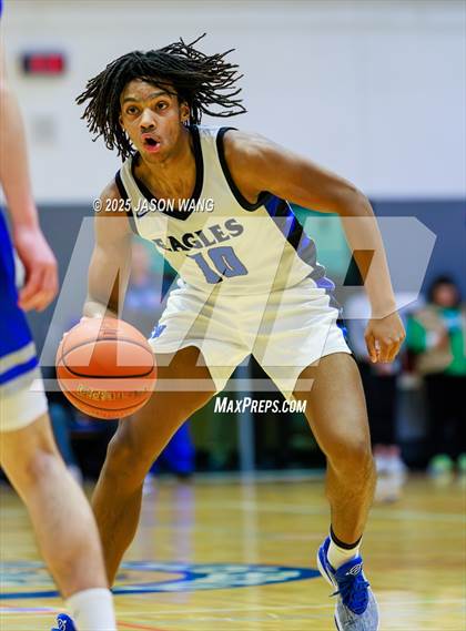 Thumbnail 3 in Shorewood vs. Federal Way (WIAA 3A Opening Round) photogallery.