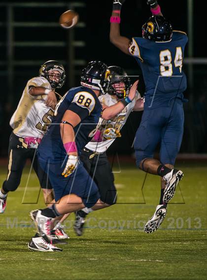 Thumbnail 3 in St. Mary's vs. Bishop Fenwick photogallery.