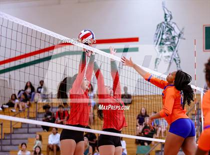 Thumbnail 3 in College Park vs Grand Oaks photogallery.