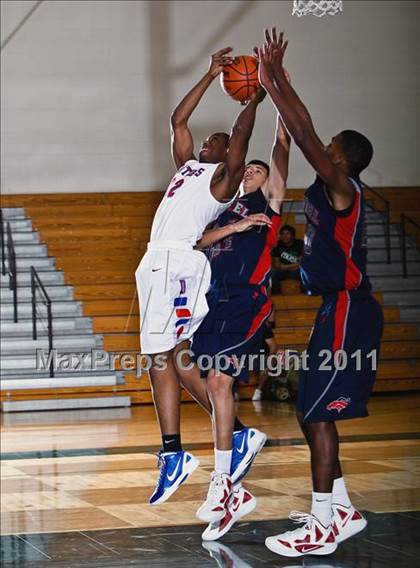 Thumbnail 3 in Manvel vs. Duncanville  (McDonald's Texas Invitational) photogallery.