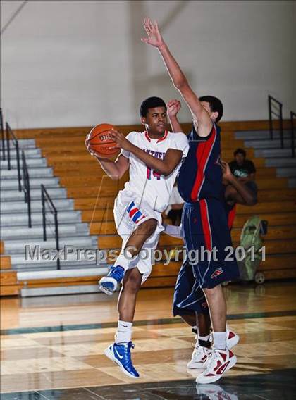 Thumbnail 2 in Manvel vs. Duncanville  (McDonald's Texas Invitational) photogallery.