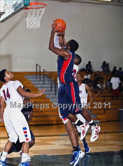 Thumbnail 1 in Manvel vs. Duncanville  (McDonald's Texas Invitational) photogallery.