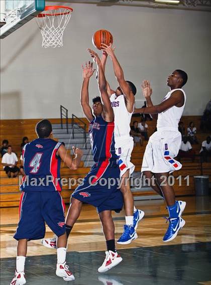 Thumbnail 3 in Manvel vs. Duncanville  (McDonald's Texas Invitational) photogallery.