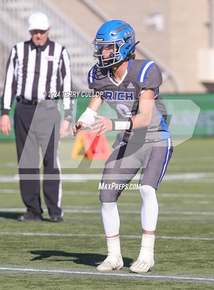 Thumbnail 1 in Rich vs. Altamont (UHSAA 8 Man Semifinal) photogallery.