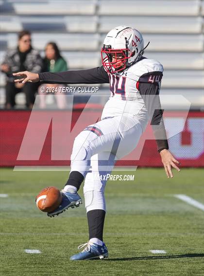 Thumbnail 1 in Rich vs. Altamont (UHSAA 8 Man Semifinal) photogallery.