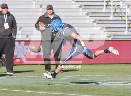 Thumbnail 2 in Rich vs. Altamont (UHSAA 8 Man Semifinal) photogallery.
