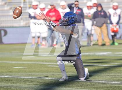 Thumbnail 2 in Rich vs. Altamont (UHSAA 8 Man Semifinal) photogallery.