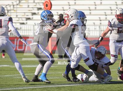 Thumbnail 2 in Rich vs. Altamont (UHSAA 8 Man Semifinal) photogallery.