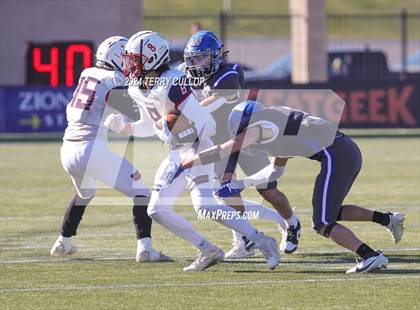 Thumbnail 3 in Rich vs. Altamont (UHSAA 8 Man Semifinal) photogallery.