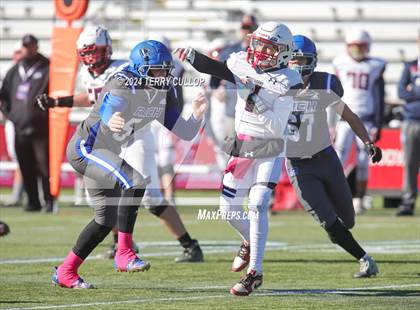Thumbnail 2 in Rich vs. Altamont (UHSAA 8 Man Semifinal) photogallery.