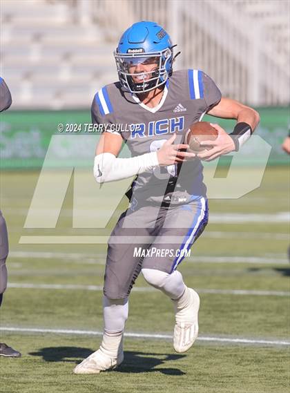 Thumbnail 3 in Rich vs. Altamont (UHSAA 8 Man Semifinal) photogallery.