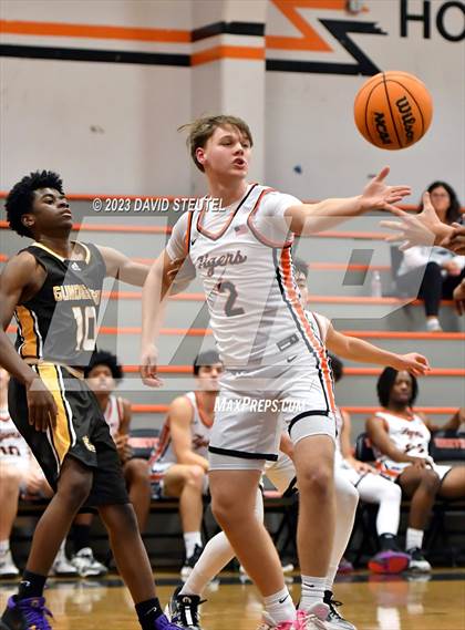Thumbnail 2 in Gunderson vs. Roseville (Tiger Classic) photogallery.