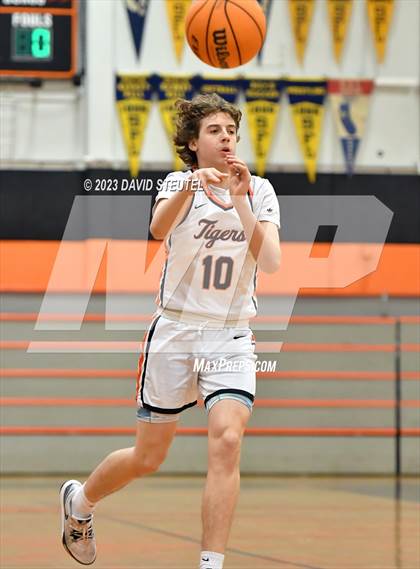 Thumbnail 2 in Gunderson vs. Roseville (Tiger Classic) photogallery.