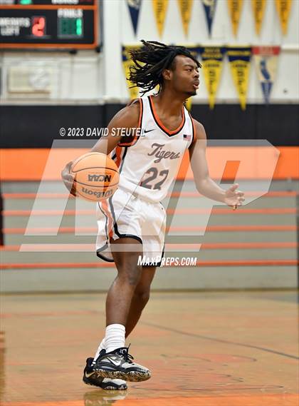 Thumbnail 3 in Gunderson vs. Roseville (Tiger Classic) photogallery.