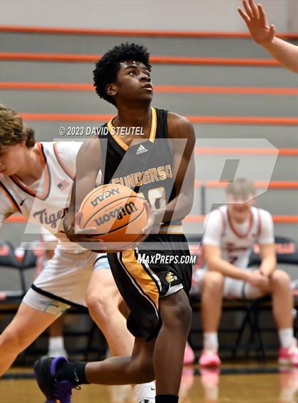 Thumbnail 2 in Gunderson vs. Roseville (Tiger Classic) photogallery.