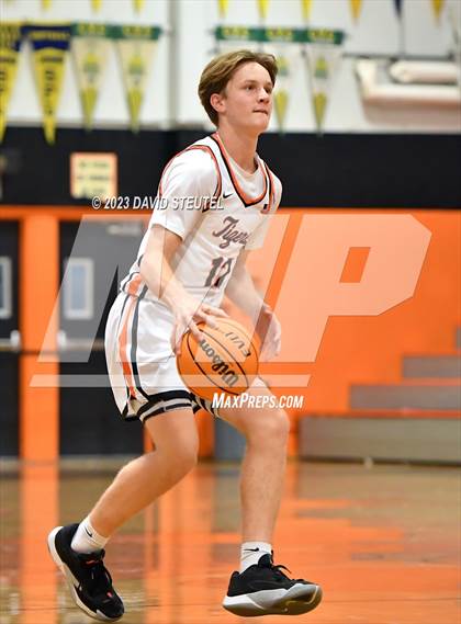 Thumbnail 1 in Gunderson vs. Roseville (Tiger Classic) photogallery.
