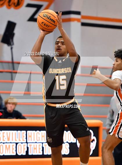 Thumbnail 2 in Gunderson vs. Roseville (Tiger Classic) photogallery.