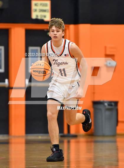 Thumbnail 1 in Gunderson vs. Roseville (Tiger Classic) photogallery.