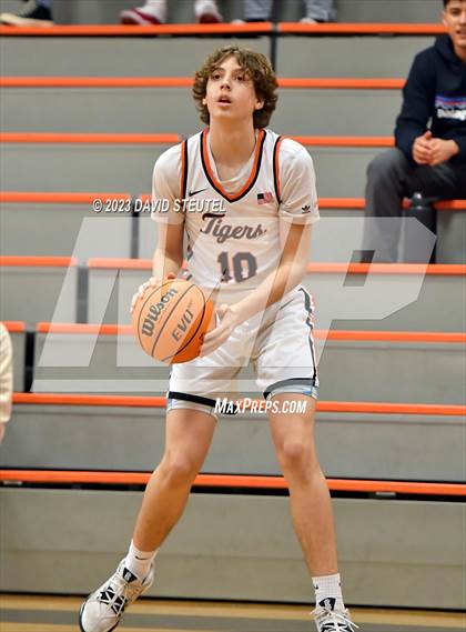 Thumbnail 3 in Gunderson vs. Roseville (Tiger Classic) photogallery.