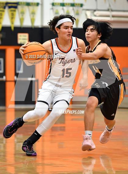 Thumbnail 3 in Gunderson vs. Roseville (Tiger Classic) photogallery.
