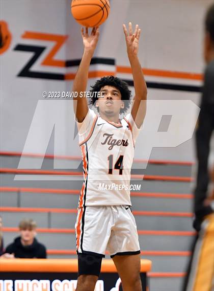 Thumbnail 1 in Gunderson vs. Roseville (Tiger Classic) photogallery.