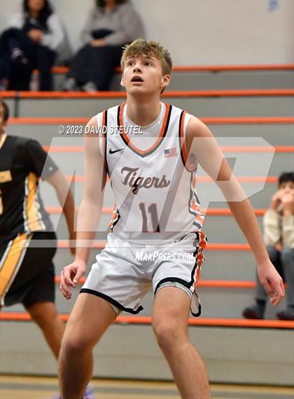 Thumbnail 1 in Gunderson vs. Roseville (Tiger Classic) photogallery.