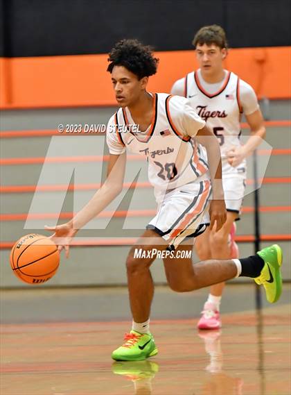 Thumbnail 3 in Gunderson vs. Roseville (Tiger Classic) photogallery.