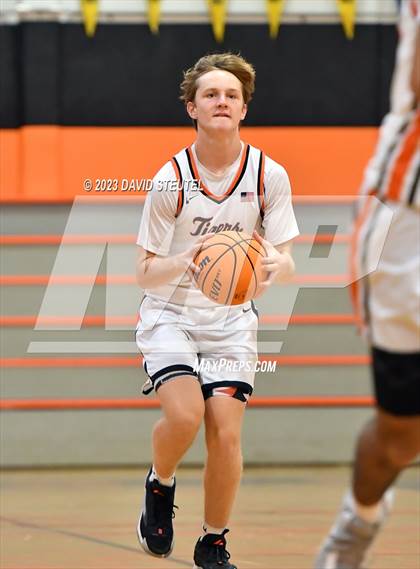Thumbnail 2 in Gunderson vs. Roseville (Tiger Classic) photogallery.