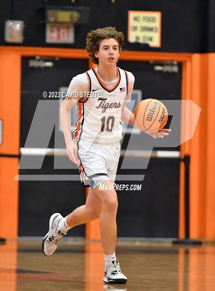 Thumbnail 1 in Gunderson vs. Roseville (Tiger Classic) photogallery.