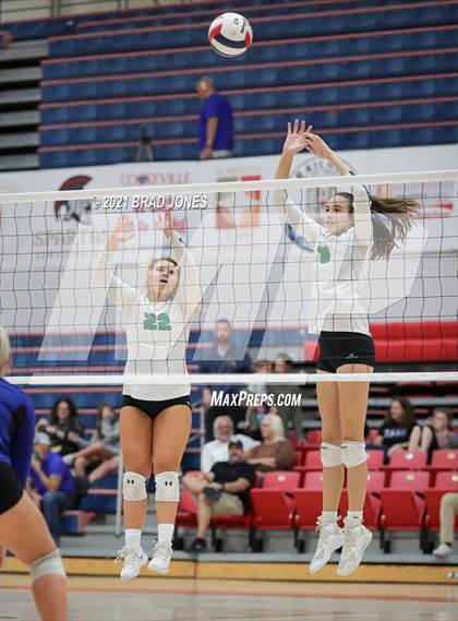 Thumbnail 1 in Green Hill vs Lebanon (TSSAA Division I-AAA District Playoff) photogallery.